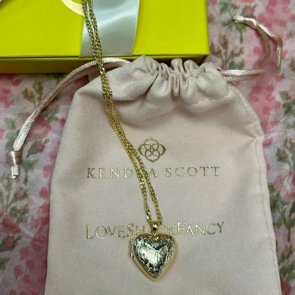Kendra Scott x 🎀 LoveShackFancy Gold Locket Necklace new w/ pink dustbag - Picture 3 of 11